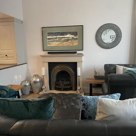 Stunning 2-Bed-2Bath Apt In Whitby With Parkingアパートメント エクステリア 写真