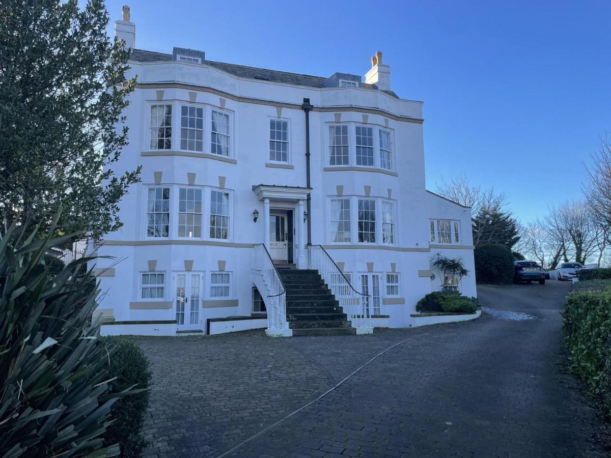 Stunning 2-Bed-2Bath Apt In Whitby With Parkingアパートメント エクステリア 写真