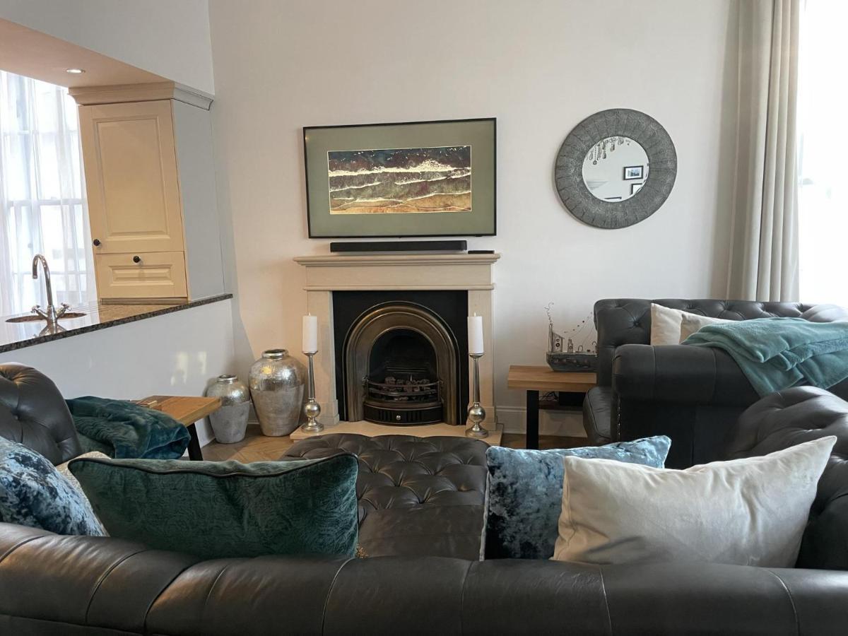Stunning 2-Bed-2Bath Apt In Whitby With Parkingアパートメント エクステリア 写真